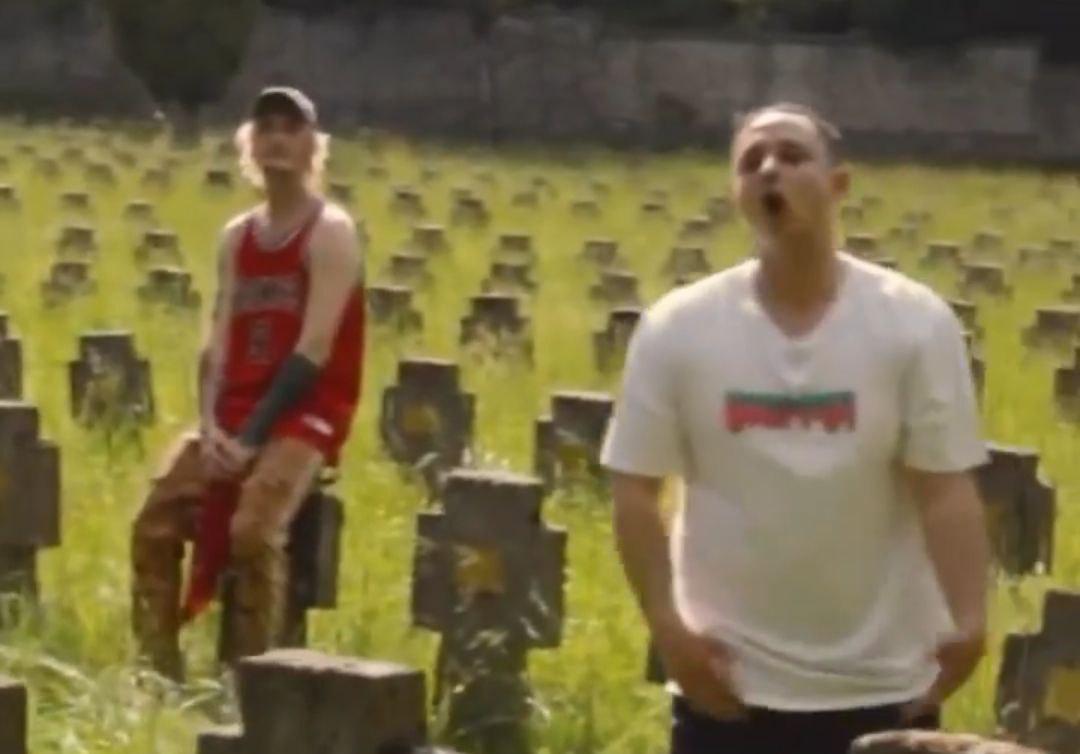Copertina per Trapper in cimitero ad Aurisina, la segnalazione di Onorcaduti